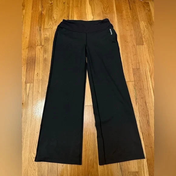 Reebok Women’s Black Flare Leggings Size Medium - Picture 2 of 6